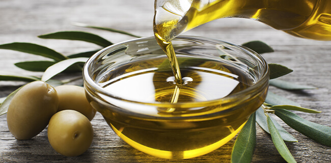Glycerinhaltige Öle, wie zum Beispiel Olivenöl, haben eine sehr gute fettlösende Eigenschaft
