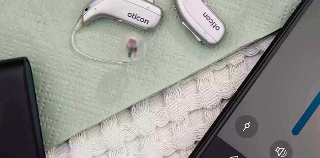 Steuern Sie einfach und diskret Ihre Oticon Hörsysteme mithilfe einer Smartphone-App 